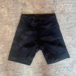 Lululemon black camo Wunder Train 6” shorts . 4